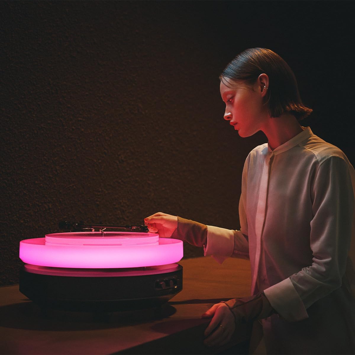 Audio-Technica Hotaru Magnetic Floating Turntable with AT-VM740xML Cartridge